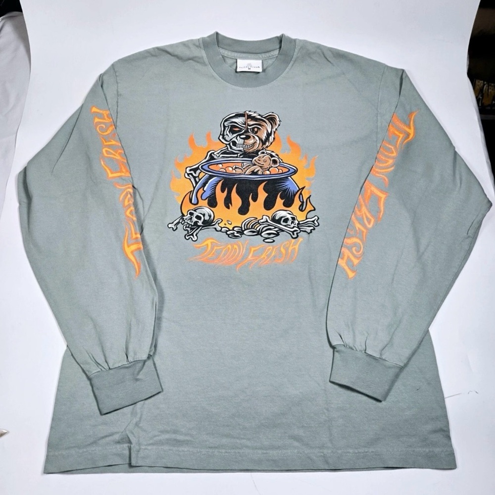 Teddy Fresh  Graphic Cauldron Flames Skulls Long Sleeve Shirt Size M Sand Green